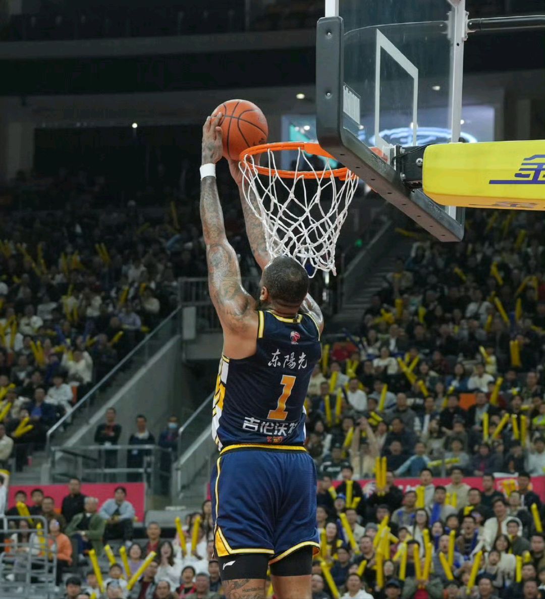 里程碑夜广州队单刀错失,NBA常规赛今晨刷纪录,球迷炸锅,年轻球员得到机会的简单介绍 里程碑夜广州队单刀错失,NBA常规赛今晨刷纪录,球迷炸锅,年轻球员得到机会的简单介绍