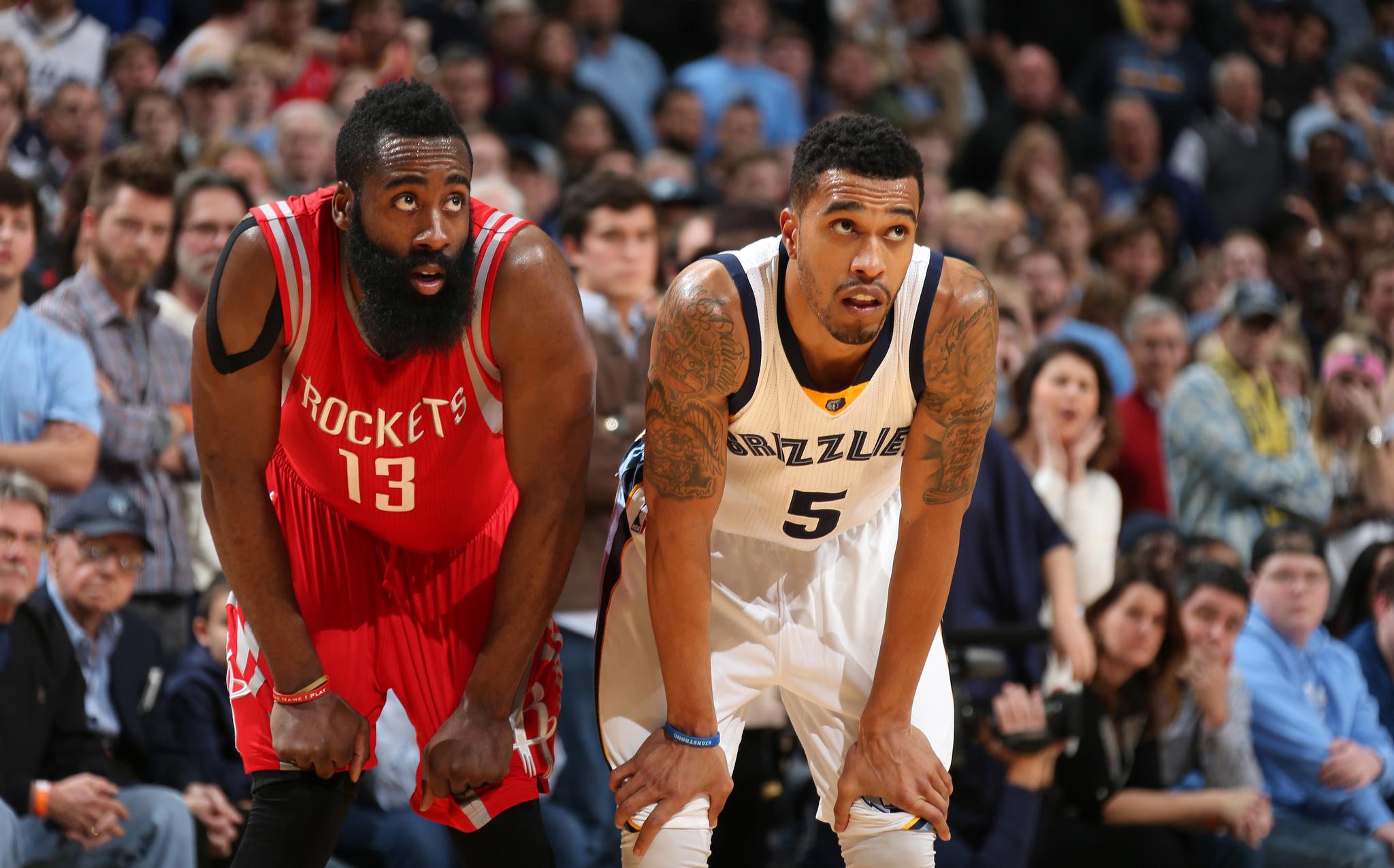 转会新闻休斯敦火箭发布备战花絮；集结日内部沟通；欧联任务艰巨；球探报告显示潜力的简单介绍